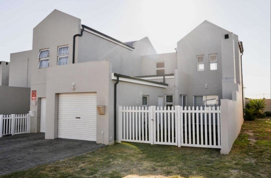 3 Bedroom Property for Sale in Villa Diamante Western Cape